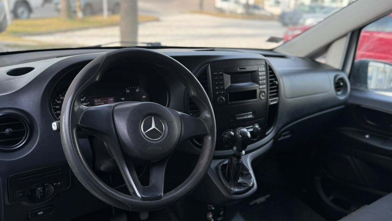 MERCEDES BENZ - VITTO 111 CDI   FURGON CON  EQUIPO DE  FRIO  - MANUAL  - 2017